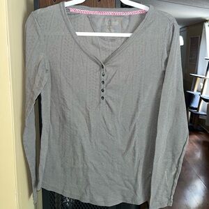 Natural Selections Size Small Women’s Gray V-Neck Long Sleeve Shirt
